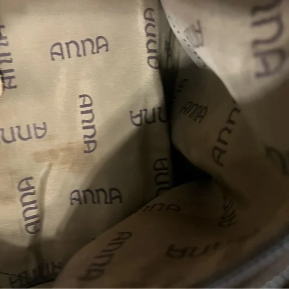 Hand-Painted Leather Bag with Butterfly Design - Picture 7 of 8